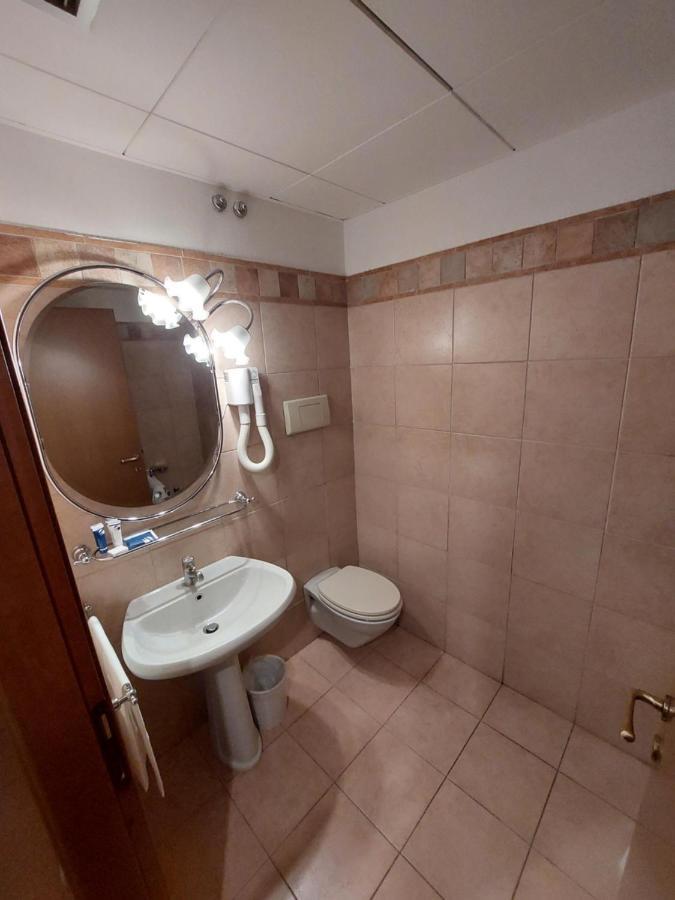 Excel Hotel Naviglio - Ca'Bianca Милан Экстерьер фото