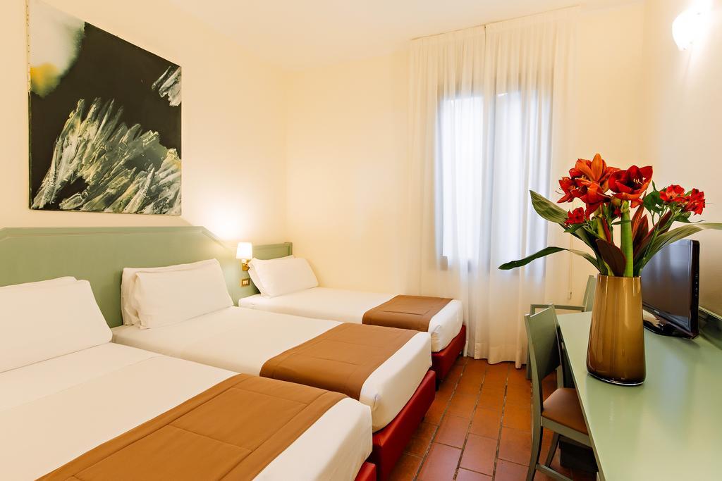 Excel Hotel Naviglio - Ca'Bianca Милан Экстерьер фото