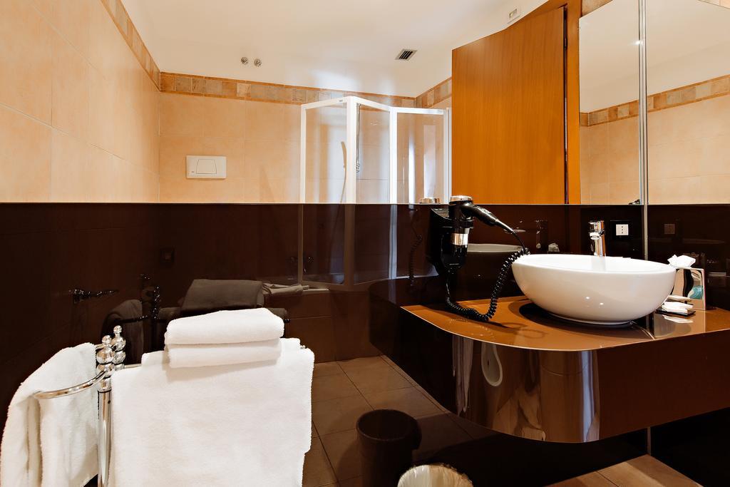 Excel Hotel Naviglio - Ca'Bianca Милан Экстерьер фото