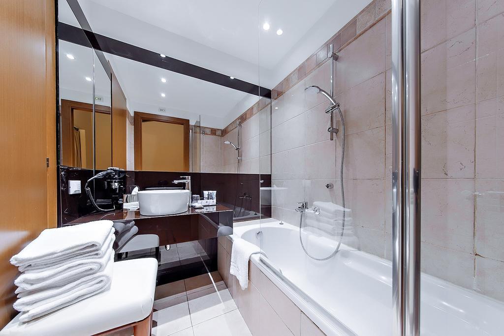 Excel Hotel Naviglio - Ca'Bianca Милан Экстерьер фото